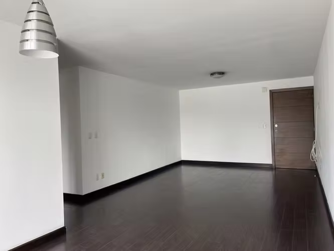 Apartamento de 3 Habitaciones en zona 14 - Imagen 2
