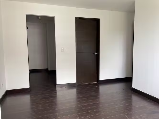 Apartamento de 3 Habitaciones en zona 14 - Imagen 9