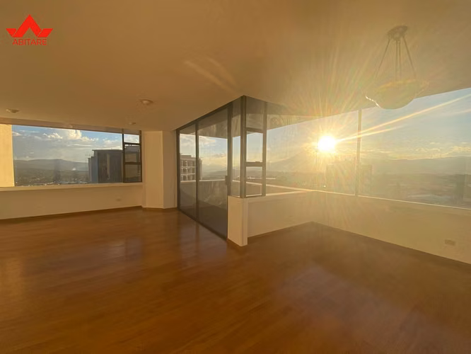 Apartamento en venta en zona 14, Villa Vistana - Imagen 2