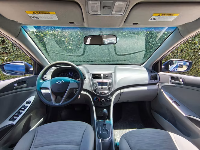 Hyundai Accent Se. Cuota  desde Q 839 con el 20% de enganche, cuota desde Q 1166 sin enganche por banco. Recibo vehículo