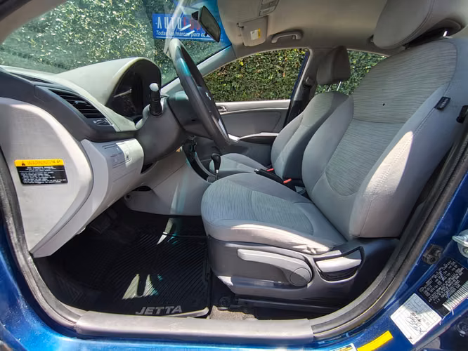 Hyundai Accent Se. Cuota  desde Q 839 con el 20% de enganche, cuota desde Q 1166 sin enganche por banco. Recibo vehículo