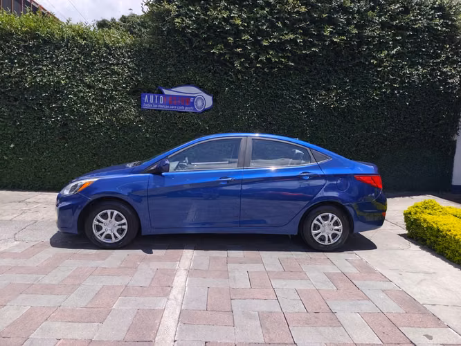Hyundai Accent Se. Cuota  desde Q 839 con el 20% de enganche, cuota desde Q 1166 sin enganche por banco. Recibo vehículo