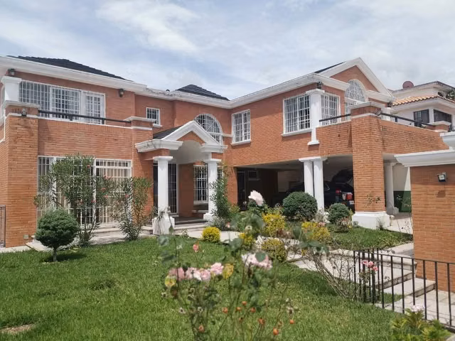 CASA EN VENTA O ALQUILER LA MONTAÑA ZONA 16