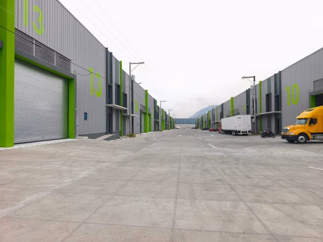 Excelente Oportunidad de Renta de Bodegas de 2268 m2 en Amatitlán  Dentro de complejo industrial