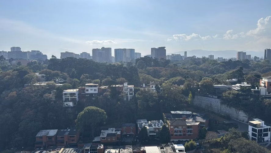 Amplio apartamento en zona 15, ubicación estratégica rodeado de vegetación. Amoblado o sin amoblar - Imagen 13