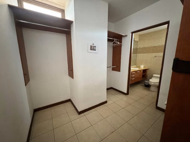Amplio apartamento en zona 15, ubicación estratégica rodeado de vegetación. Amoblado o sin amoblar - Imagen 6
