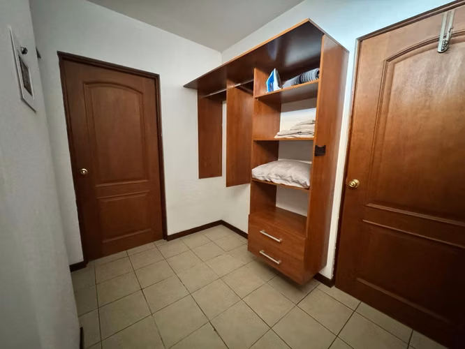 Amplio apartamento en zona 15, ubicación estratégica rodeado de vegetación. Amoblado o sin amoblar - Imagen 5