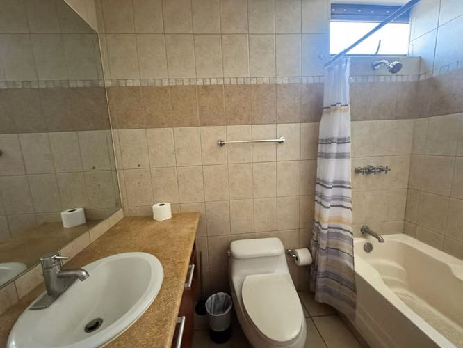 Amplio apartamento en zona 15, ubicación estratégica rodeado de vegetación. Amoblado o sin amoblar - Imagen 8