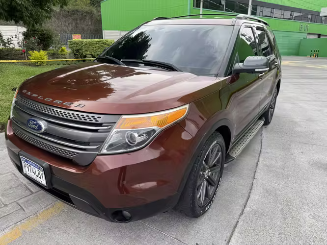 Ford Explorer XLT 4x4 - Imagen 4