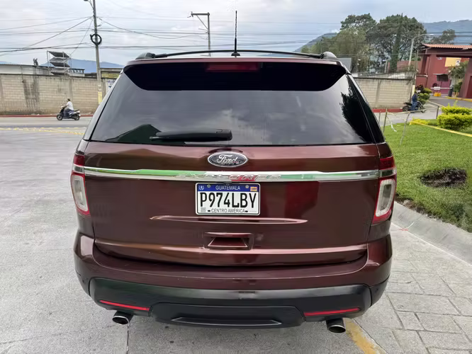 Ford Explorer XLT 4x4 - Imagen 3