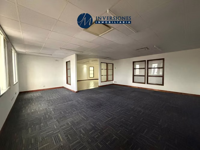 Oficina En Venta Con 216 mts En Zona 10 - Imagen 2