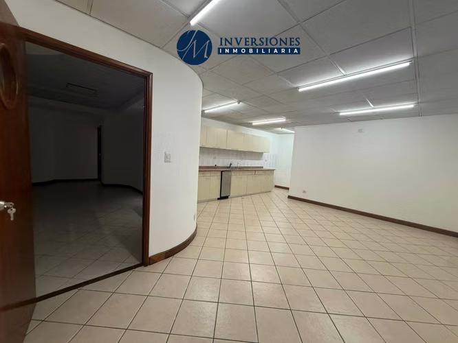 Oficina En Venta Con 216 mts En Zona 10 - Imagen 4
