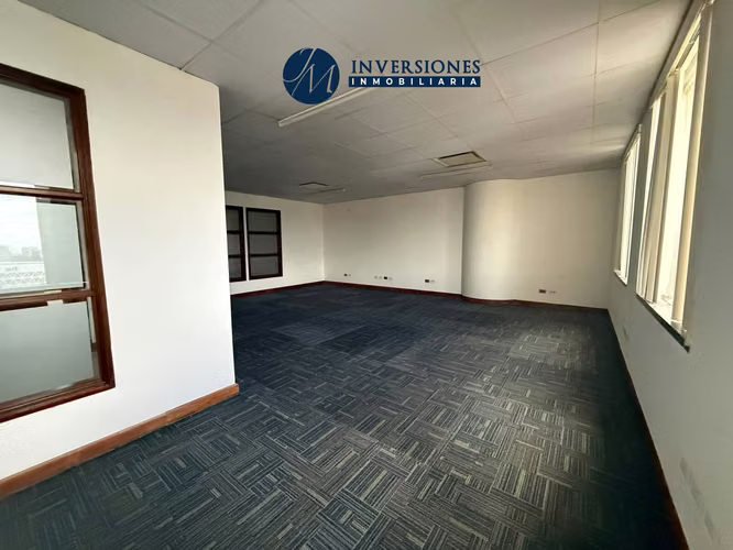 Oficina En Venta Con 216 mts En Zona 10 - Imagen 3