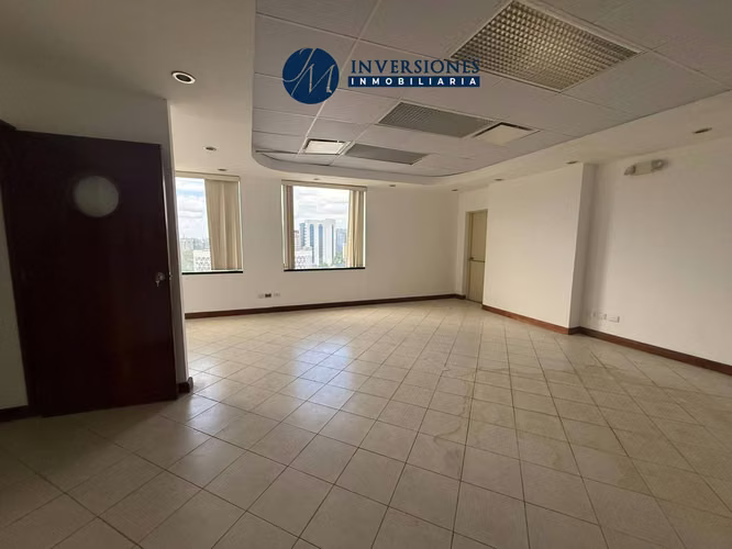 Oficina En Venta Con 216 mts En Zona 10