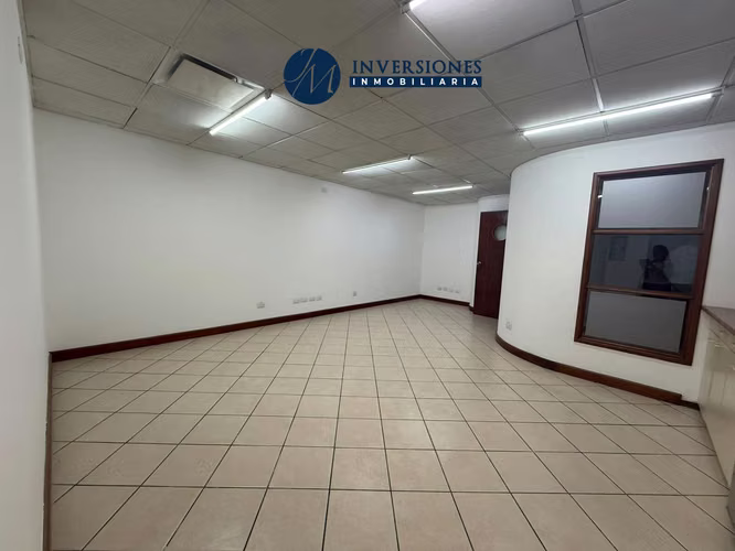 Oficina En Venta Con 216 mts En Zona 10 - Imagen 5