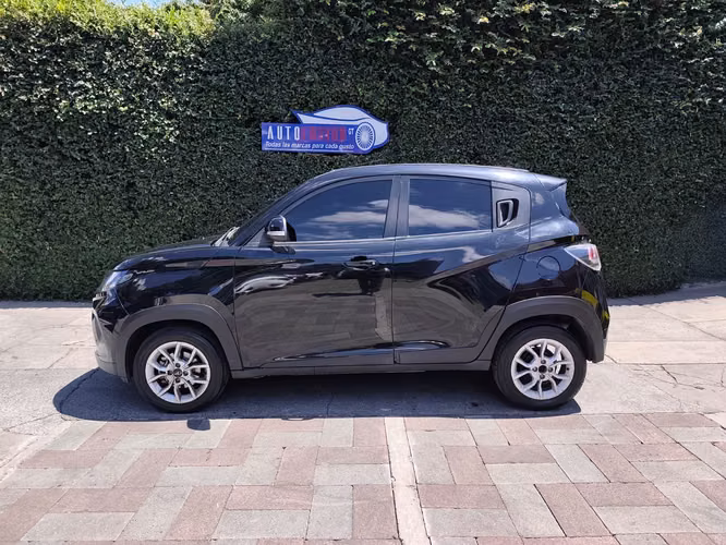 Mahindra Kuv 100 Modelo 2023