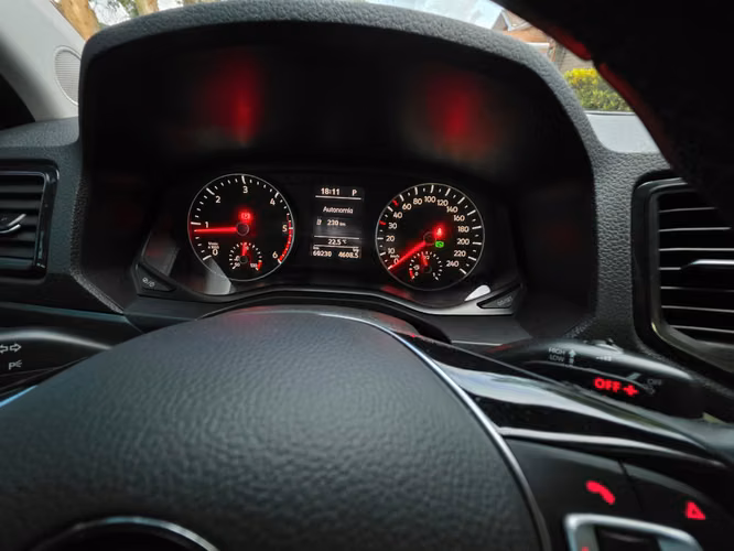 AMAROK DE AGENCIA MODELO 2023, MOTOR 2.0, 4MOTION (LUCE COMO NUEVO)