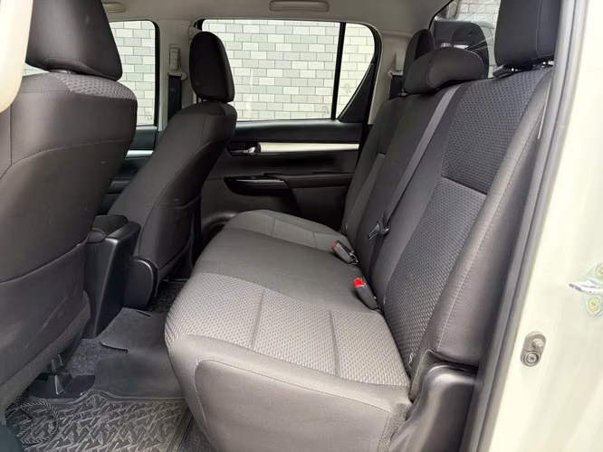 Toyota Hilux de Agencia Modelo 2022 - Imagen 5