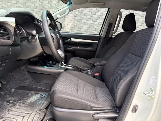 Toyota Hilux de Agencia Modelo 2022 - Imagen 4
