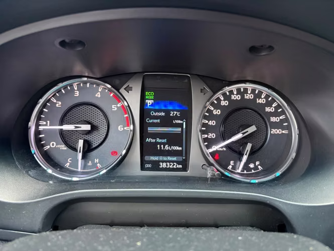 Toyota Hilux de Agencia Modelo 2022 - Imagen 10