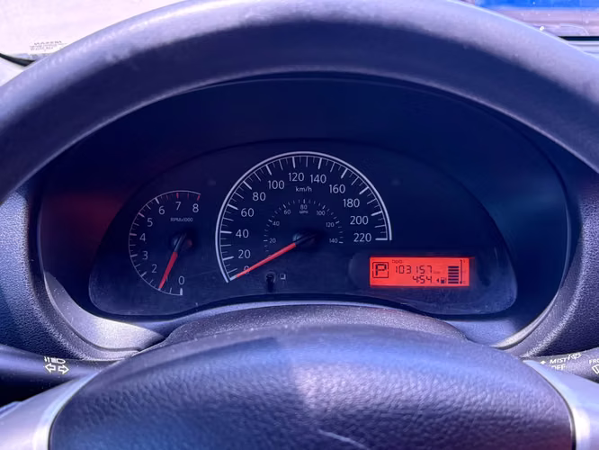Sedan Nissan Versa N17 automatico de agencia año 2017  - Imagen 8