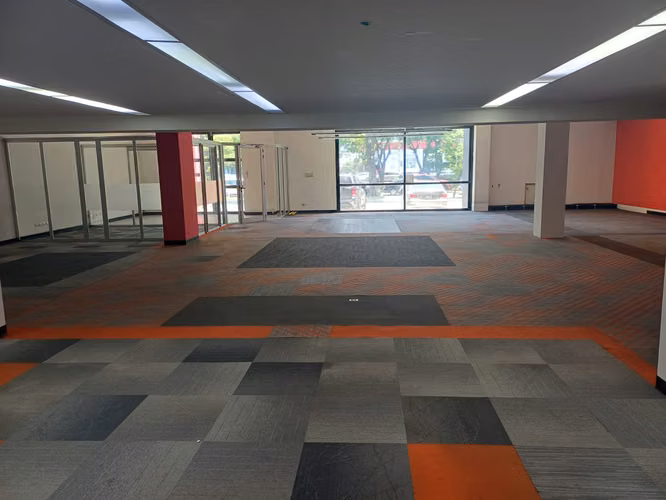OPORTUNIDAD! LOCAL COMERCIAL EN ALQUILER – ALTO TRÁFICO VEHICULAR Z.10