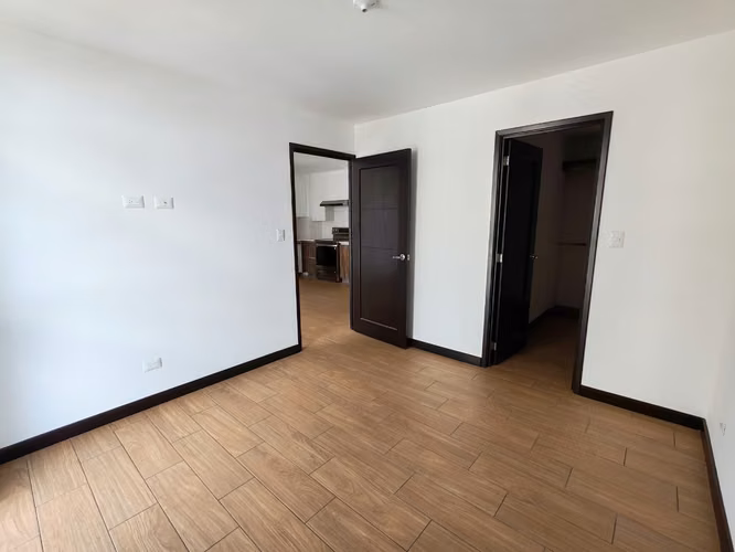 APARTAMENTO EN ALQUILER! TORRE PRAGA – VISTA HERMOSA I, ZONA 15 - Imagen 4