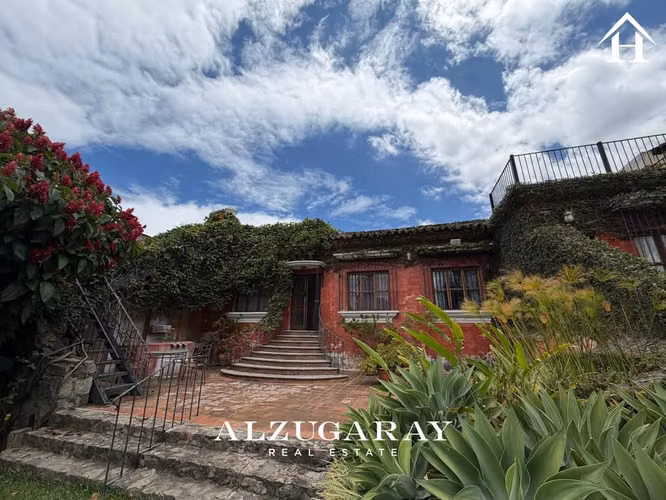 Casa con jardín ÚNICA en casco central Antigua 1776Vrs2 - Imagen 2