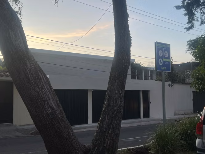Casa en Alquiler ideal para residencia o para oficina administrativa en zona 14 La Villa - Imagen 8