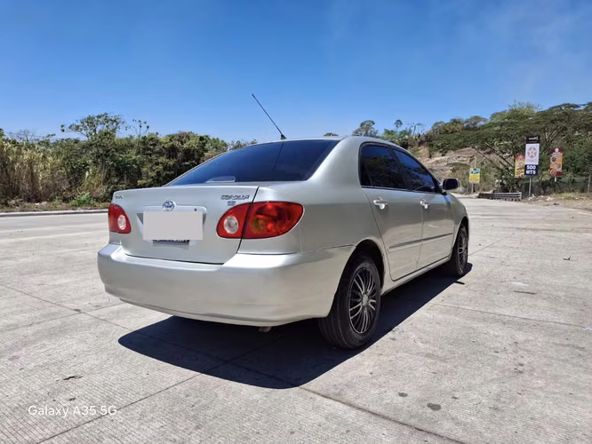 TOYOTA Corolla LE, año 2004 