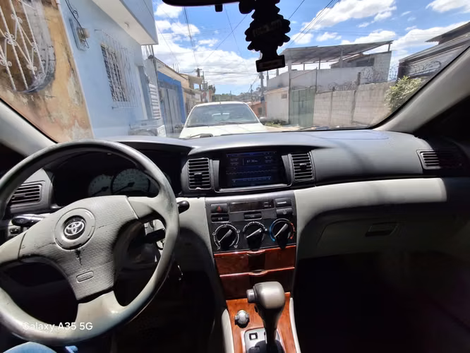 TOYOTA Corolla LE, año 2004 