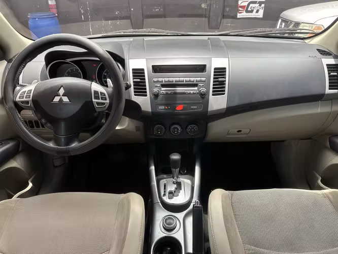 Mitsubishi Outlander 2011 Importada Automática y Tiptronic 4x4 Bien Cuidada para Toda la familia - Imagen 8