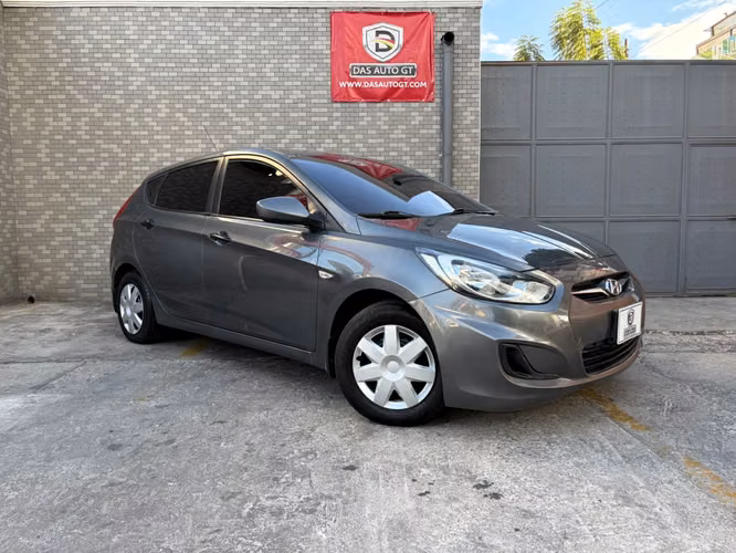 Hyundai Accent GLS de Agencia Modelo 2013