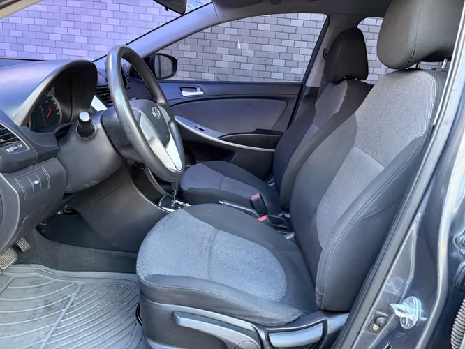 Hyundai Accent GLS de Agencia Modelo 2013 - Imagen 5