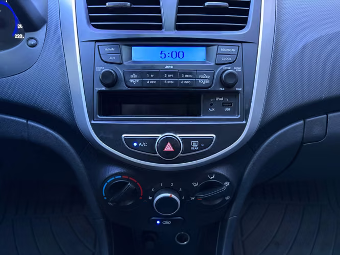 Hyundai Accent GLS de Agencia Modelo 2013 - Imagen 8