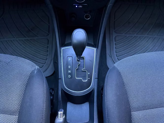 Hyundai Accent GLS de Agencia Modelo 2013 - Imagen 9