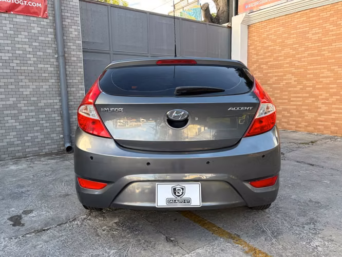 Hyundai Accent GLS de Agencia Modelo 2013 - Imagen 2