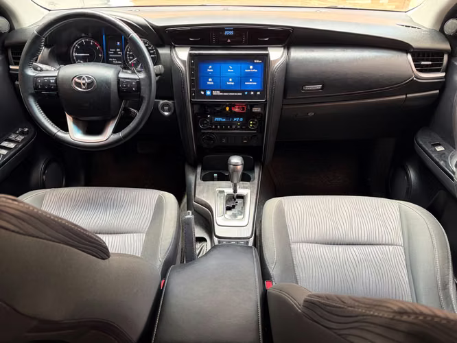 Toyota Fortuner SRV de Agencia Modelo 2024