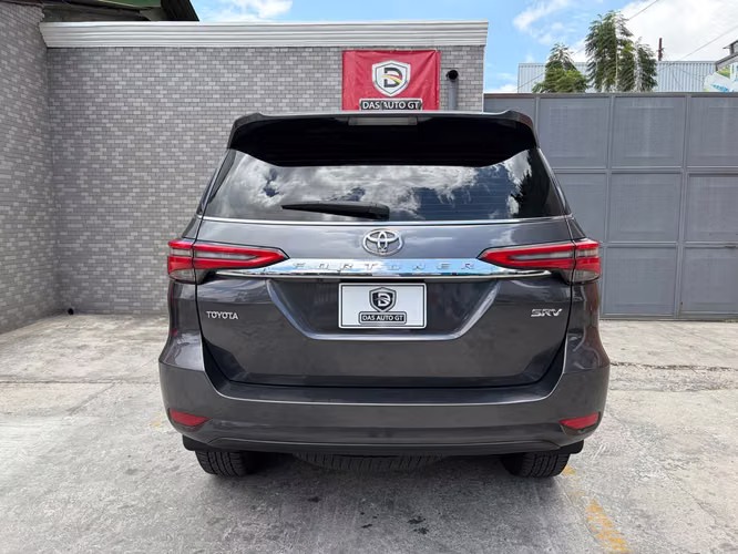 Toyota Fortuner SRV de Agencia Modelo 2024