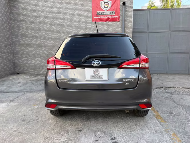 Toyota Yaris E de Agencia Modelo 2023