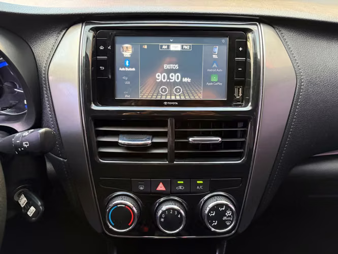Toyota Yaris E de Agencia Modelo 2023