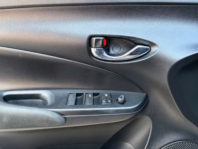 Toyota Yaris E de Agencia Modelo 2023