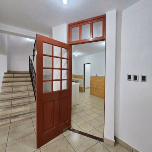 Casa grade en Venta Las Hojarascas Zona 1 de Mixco - Imagen 14