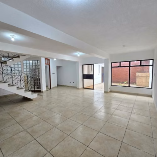 Casa grade en Venta Las Hojarascas Zona 1 de Mixco - Imagen 11