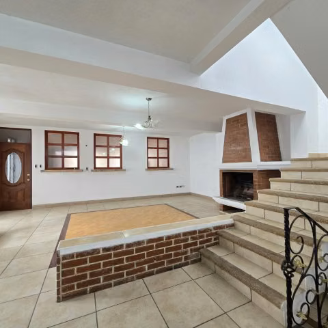 Casa grade en Venta Las Hojarascas Zona 1 de Mixco - Imagen 1