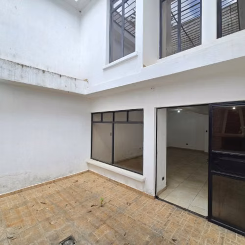 Casa grade en Venta Las Hojarascas Zona 1 de Mixco - Imagen 13