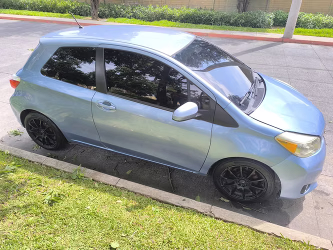 Toyota Yaris hatchback 2014
