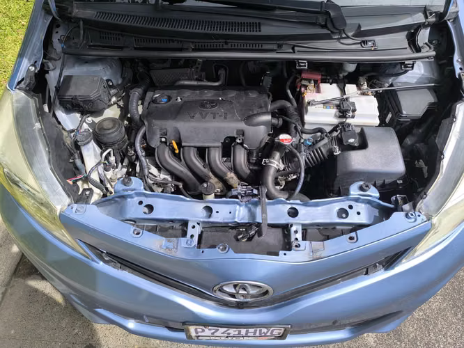 Toyota Yaris hatchback 2014