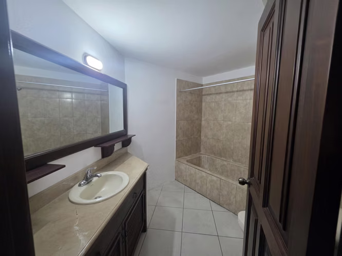 Z.14 Edificio Bonaire 2 dormitorios, 1.5 baños, 2 estacionamientos, balcón US$1,250 Mantenimiento incluído - Imagen 8