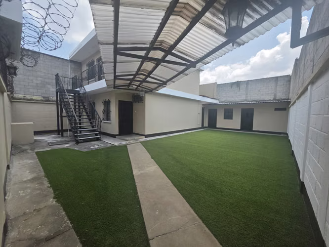 Z.7 Col. Toledo RENTO casa 4 Dorm. 2 baños y medio, sala familiar, Dorm. De servicio, 2 estacionamientos Q8,000 - Imagen 20